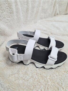 White Sporty Platform Sandals Size 10 Chunky Wavy Sole Lug